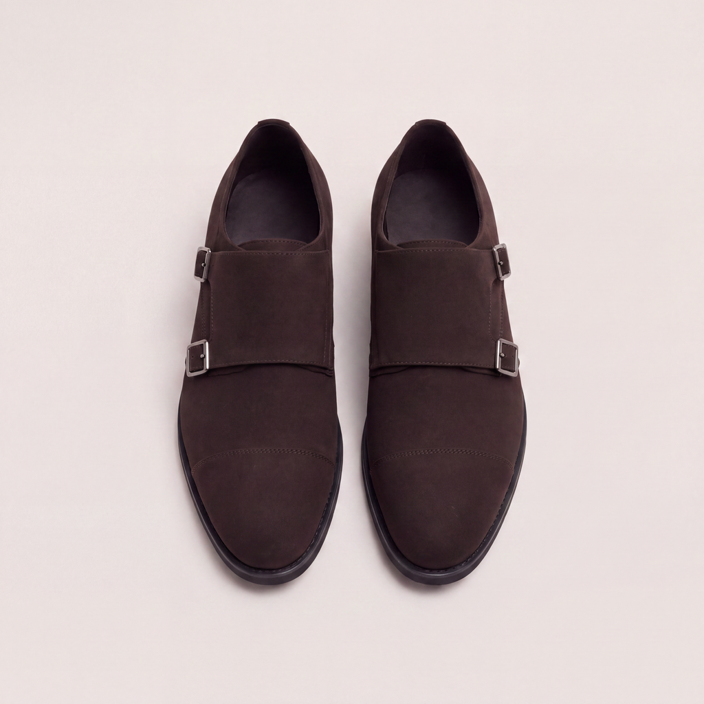 Zapato de vestir marrón con hebillas