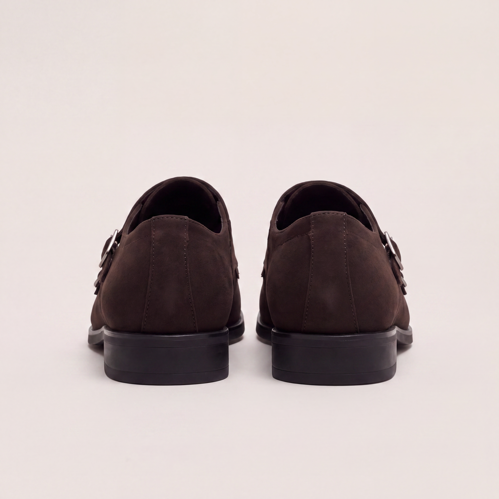 Zapato de vestir marrón con hebillas