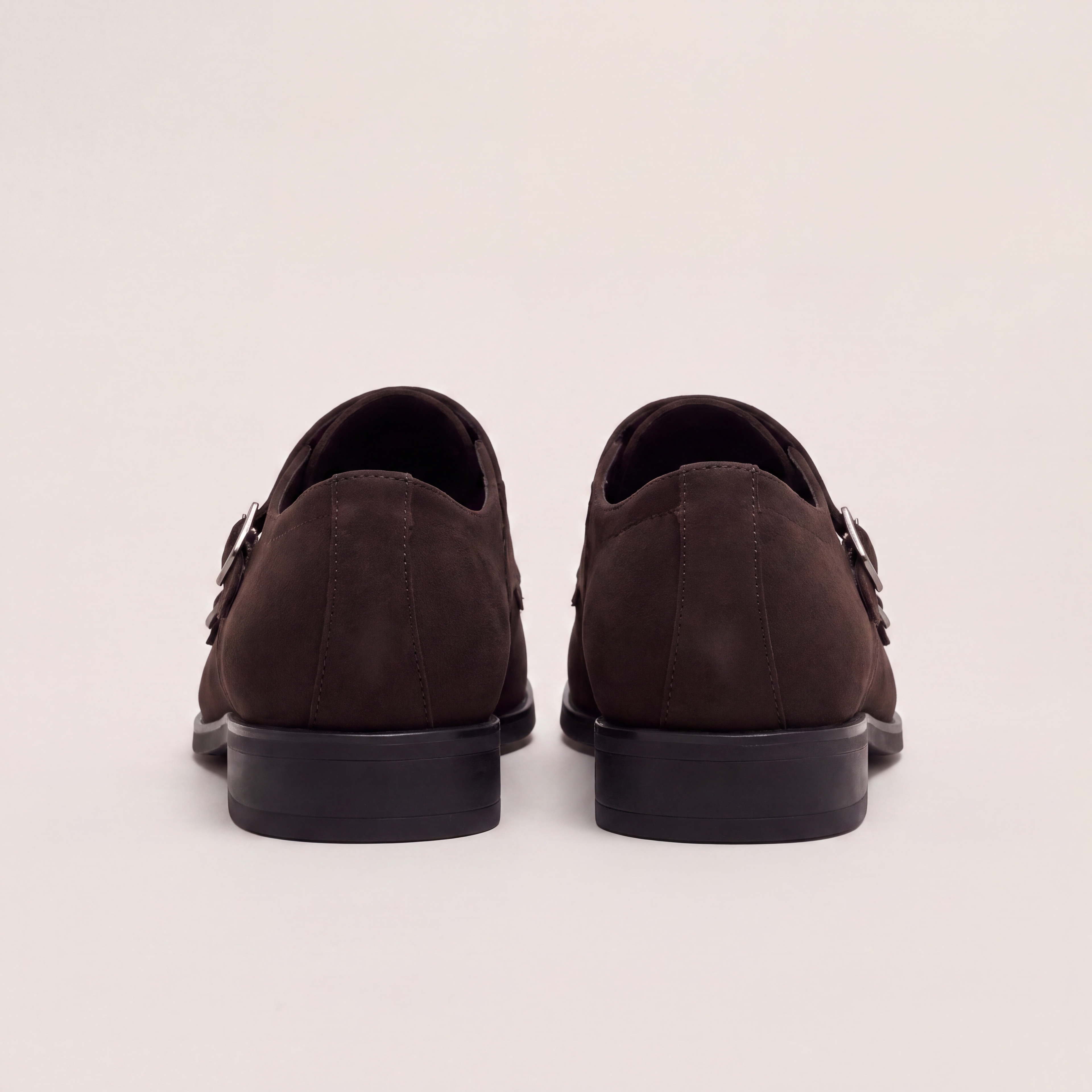 Zapato de vestir marrón con hebillas