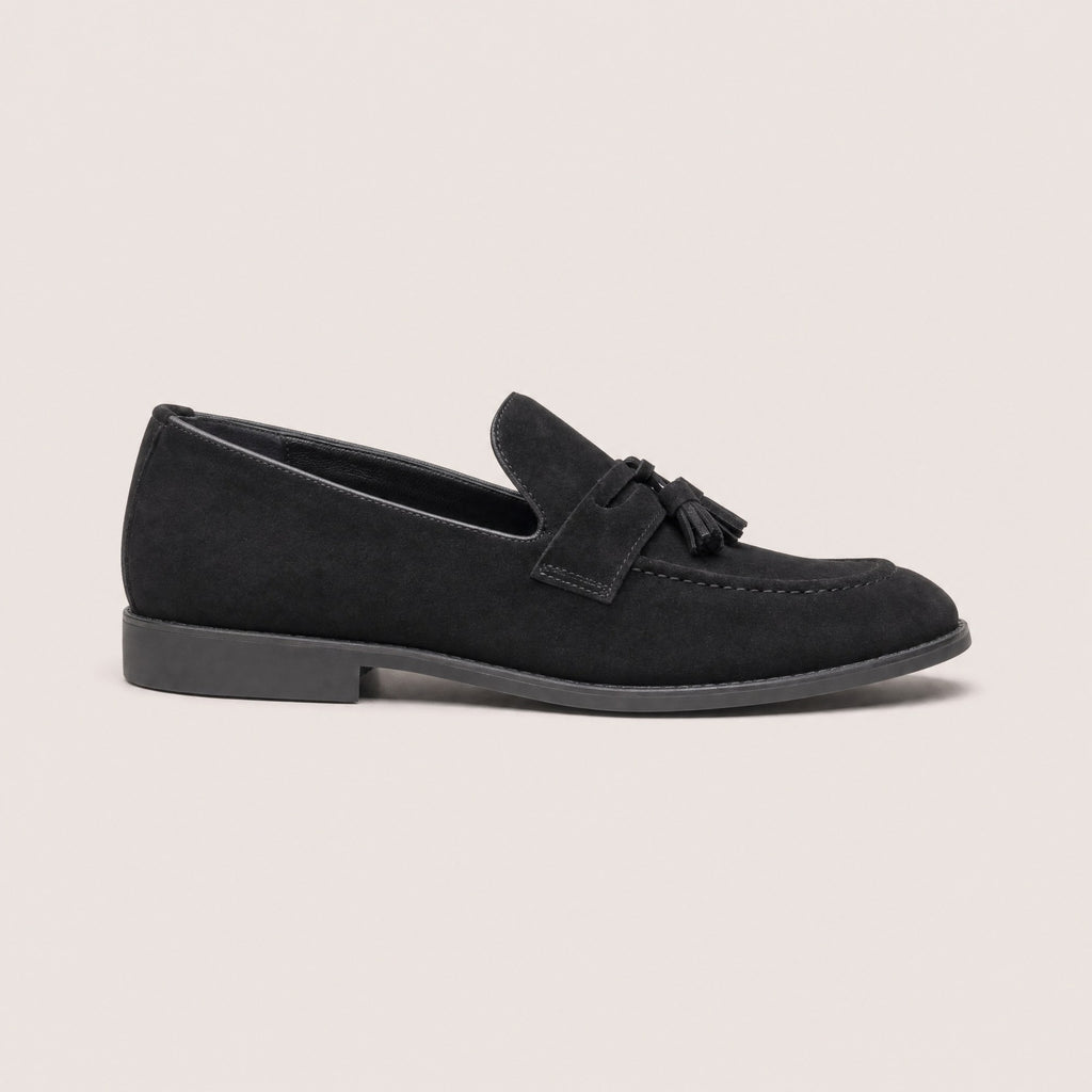 Mocasin negro con borlas de vestir