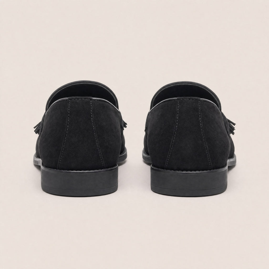 Mocasin negro con borlas de vestir