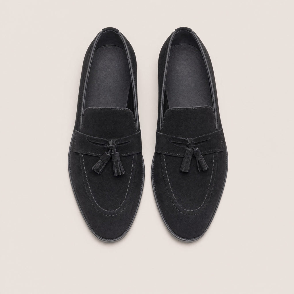Mocasin negro con borlas de vestir