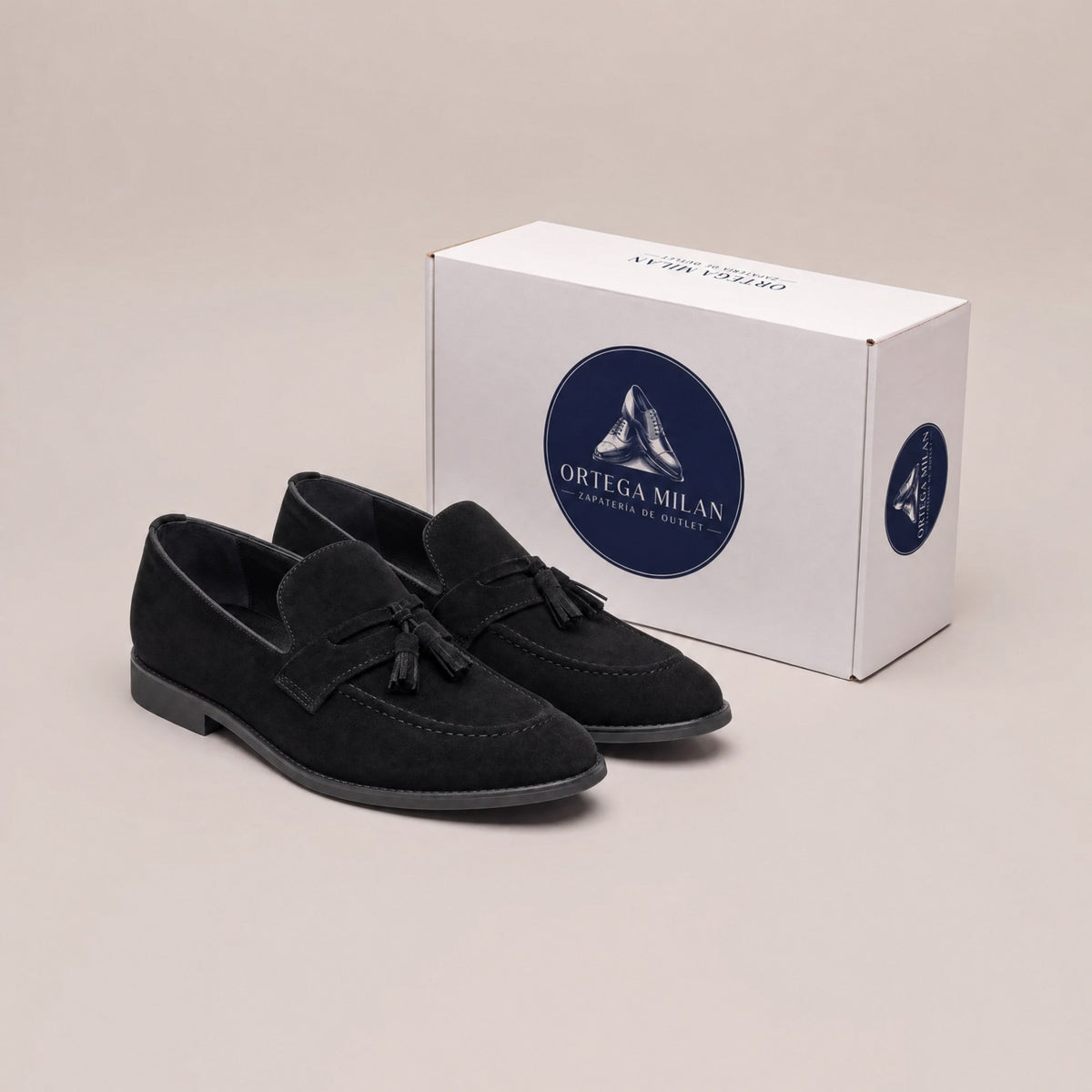 Mocasin negro con borlas de vestir