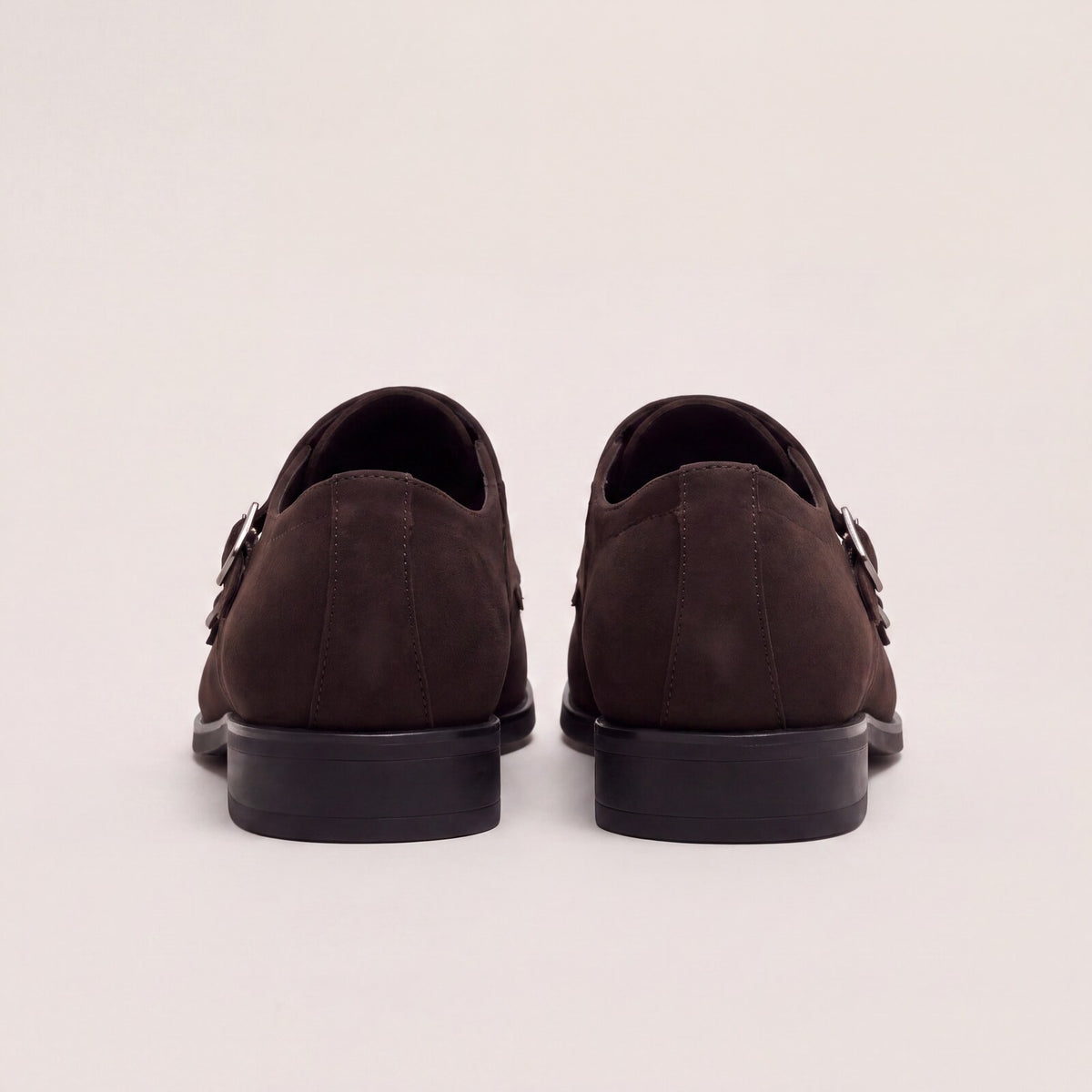 Zapato de vestir marrón con hebillas